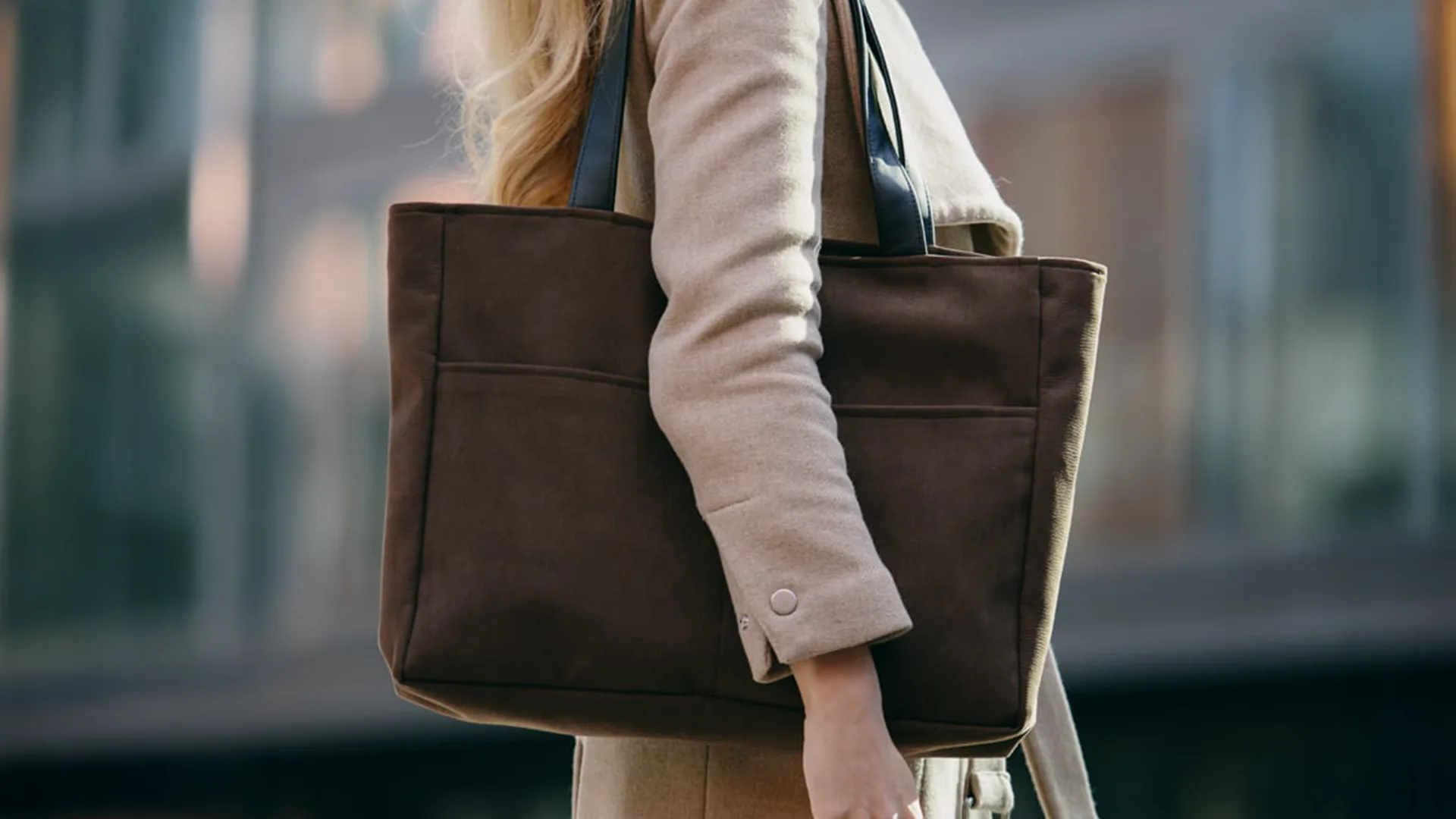 Torba NA LAPTOP Shopper z brązowego nubuku tapicerskiego