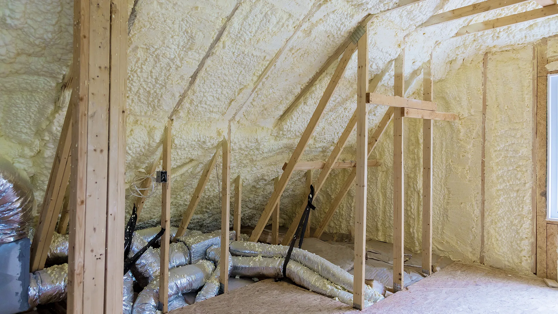 docieplenie poddasza pianą pur